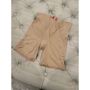New SPANX Nude Booty Booster Mid Thigh Shorts